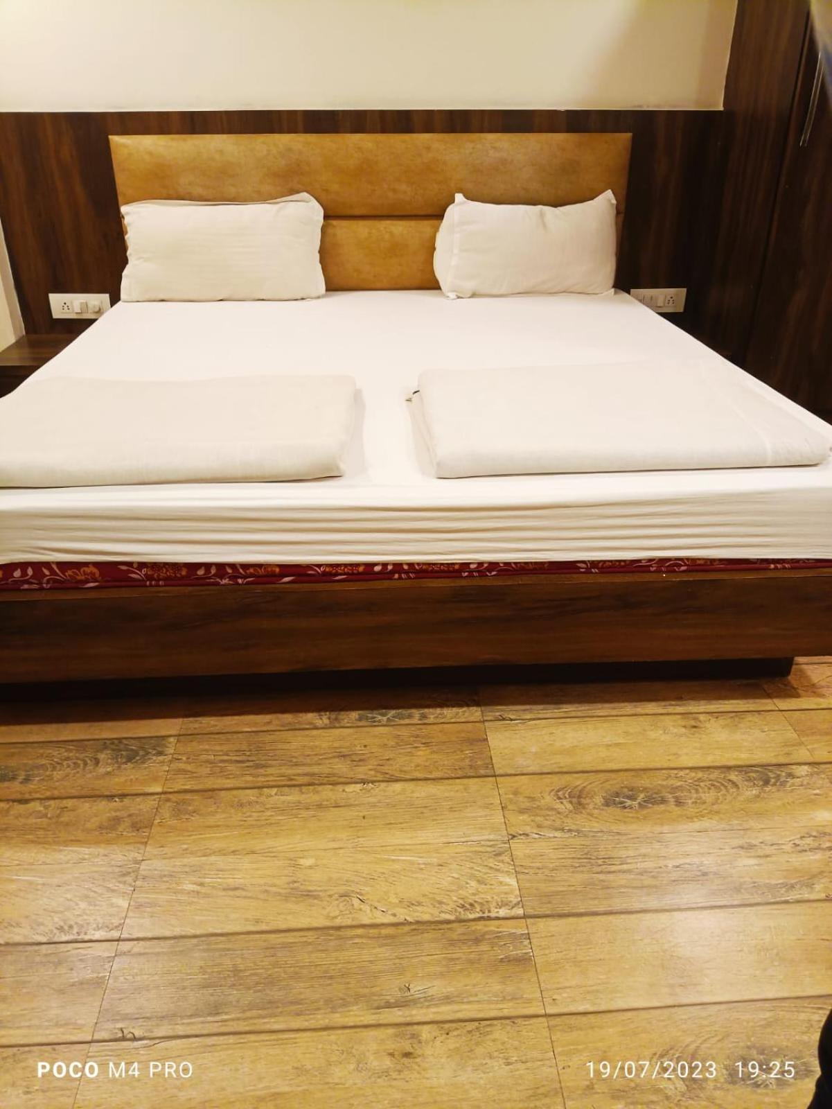 Hotel Shri Vardhan Ujjain Luaran gambar