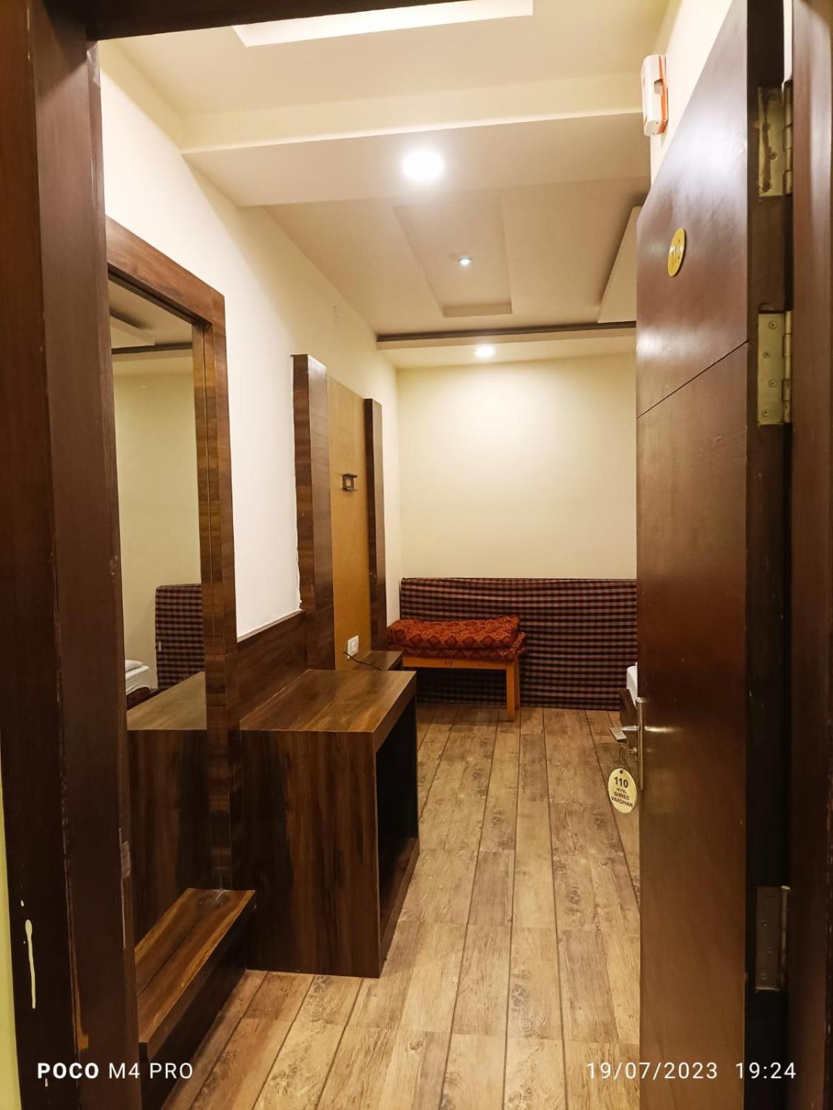 Hotel Shri Vardhan Ujjain Luaran gambar